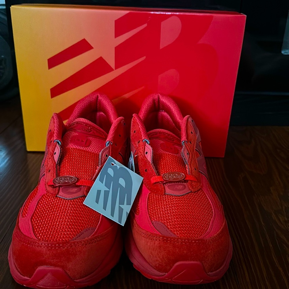 NEW BALANCE 990V6 X JOE FRESHGOODS “A FREIND NAMED COUSIN” “ PARIS RED”